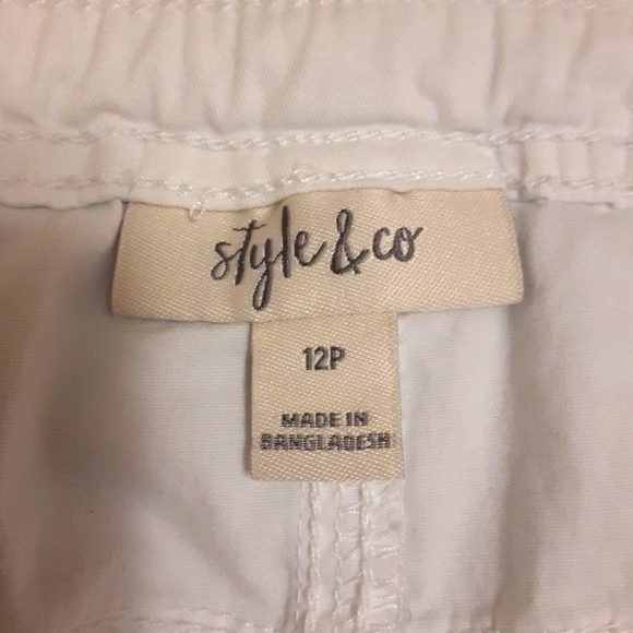 Womens cargo shorts. - Picture 5 of 9